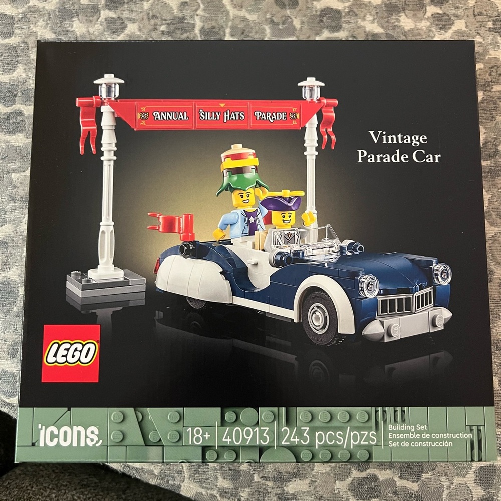 LEGO Icons Silly Hats Parade Car - Blue and White